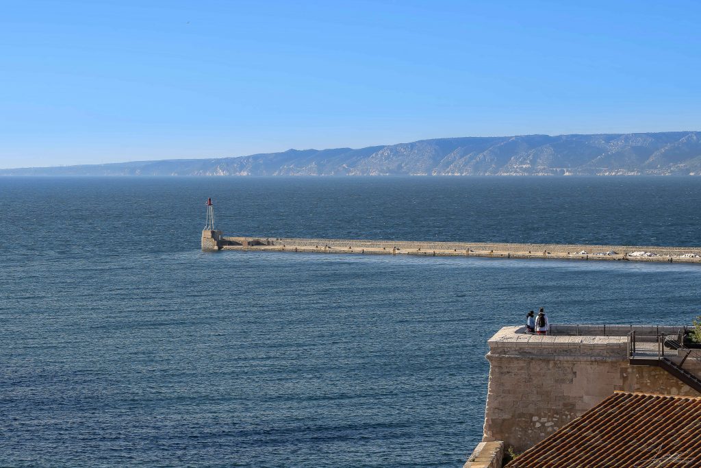 On a embarqué vers le grand bleu, à bord de son esquif ou de sa barque, parfois aussi d'un voilier ou d'un motor yacht